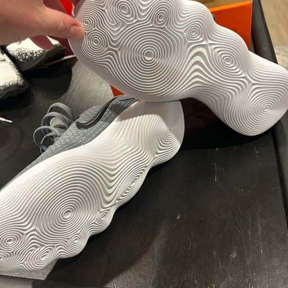 Nike Gray Men’s Hyperdunk 2017 Low - Picture 2 of 6